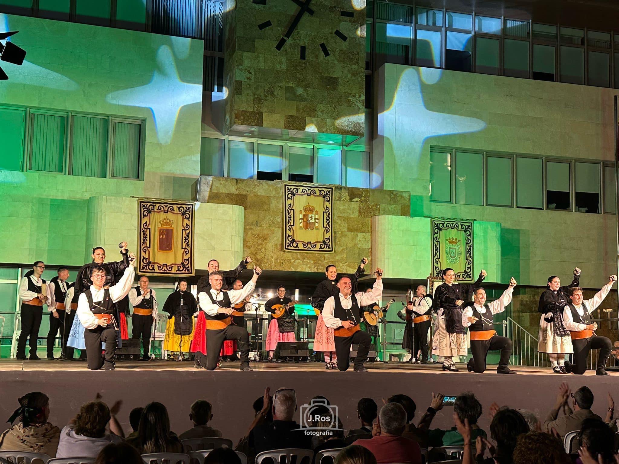 La plaza de España acoge mañana sábado 21 de junio el 35 Festival de Folclore de San Javier 