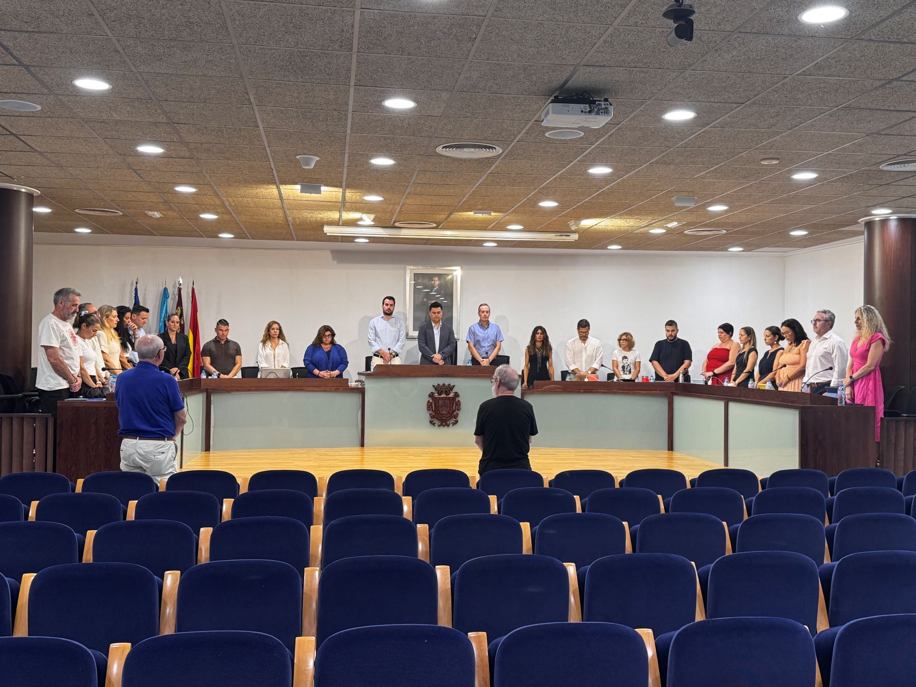 El Pleno comenzó con un minuto de silencio por la muerte del piloto  Borja Gómez