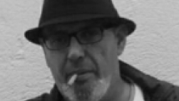 Concert by the poet Paco Domínguez. Readings to spend the drink