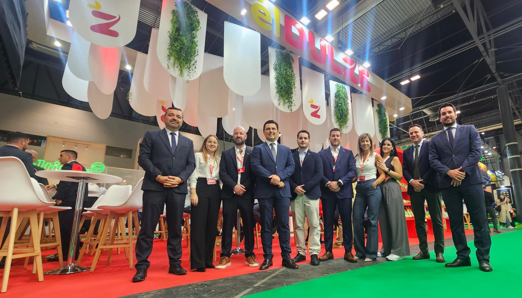 El alcalde José Miguel Luengo visita los stands de las empresas locales en Fruit Attraction